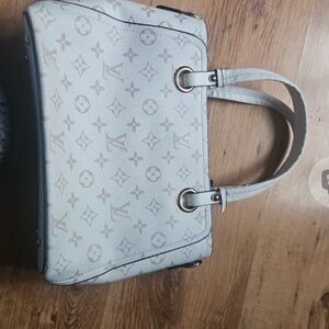 Elegant Shoulder Bag new without tag